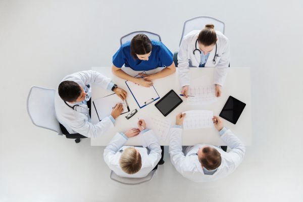Planes de apoyo y colaboración con otras especialidades médicas.